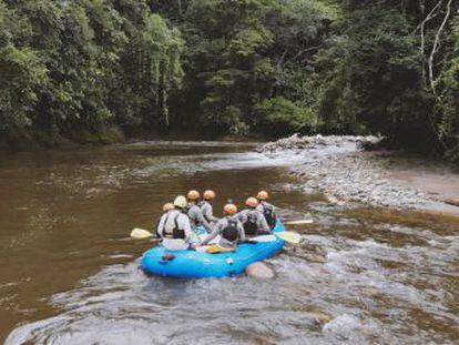 Exguerrilleros de las FARC buscan abrir el remoto río Pato al turismo de aventura. Se capacitaron como guías de rafting y participarán en el Mundial de la disciplina en Australia