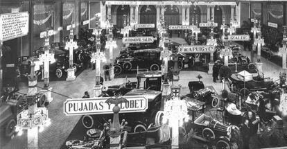 Una imatge del Saló de l'Automòbil del 1919.