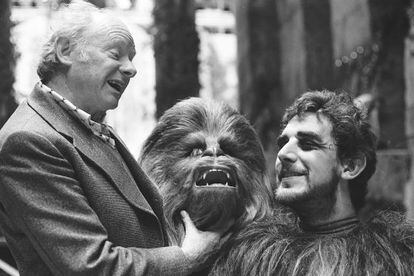 Ser un wookie cuesta. Que se lo digan a Peter Mayhew, que tuvo que aguantar el disfraz de Chewbacca.