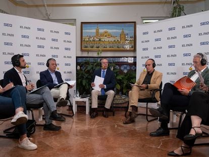 Los candidatos a la alcaldía de Sevilla, durante el debate celebrado en el patio de Radio Sevilla de la Cadena SER.