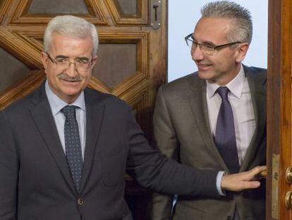 Jim&eacute;nez Barrios y V&aacute;zquez, tras el Consejo de Gobierno.