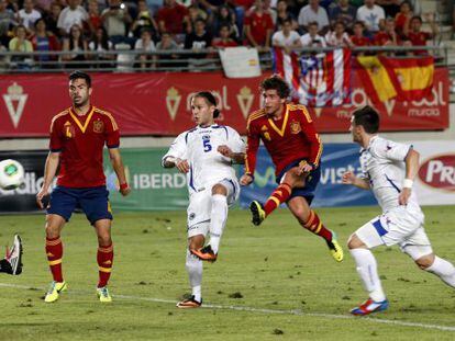 Sergi Roberto marca uno de los goles de España
