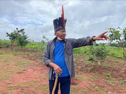 Retrato del jefe indígena xavante Damião Paridzané, de 69 años en la tierra Marãiwatsédé de Brasil.