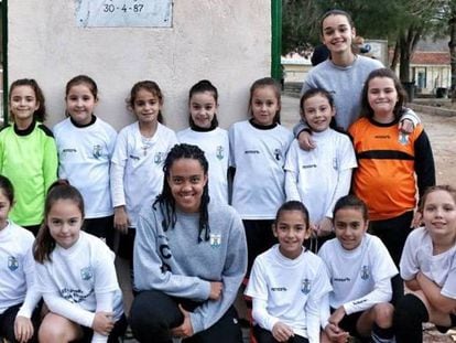 Las niñas del CD Avance piden respeto para el fútbol femenino