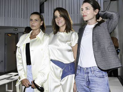 Pauline Ducruet, con su prima Carlota Casiraghi y su madre Estefanía de Mónaco.