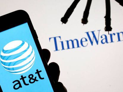 Logotipos de AT&T y Time Warner.