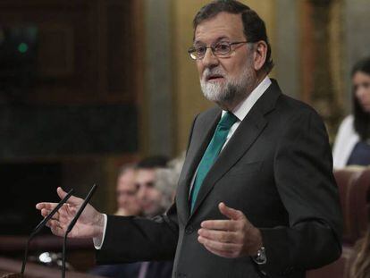 FOTO: Rajoy, con su corbata verde, en la primera sesión de la moción de censura. / VÍDEO: Trayectoria política de Rajoy.