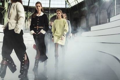 Final del desfile de prêt-à-porter otoño-invierno 2020 celebrado el pasado marzo en París, el último de Chanel hasta la fecha.