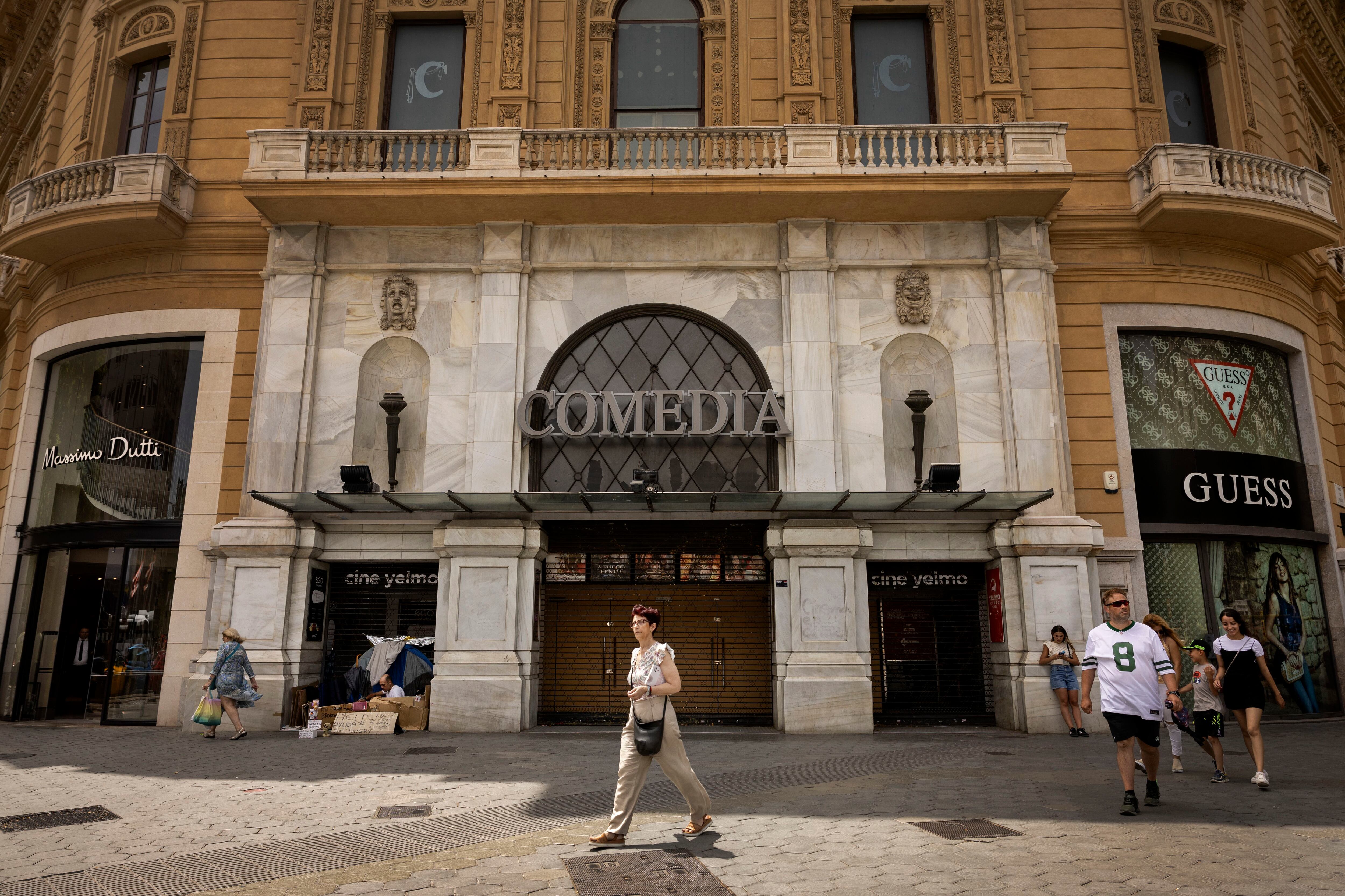 El proyecto del Museo Thyssen en Barcelona choca con tres grandes tiendas en pleno centro de la ciudad