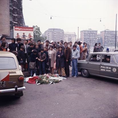 Homenaje en la calle de Milán donde fue asesinado el comisario Luigi Calabresi en 1972.