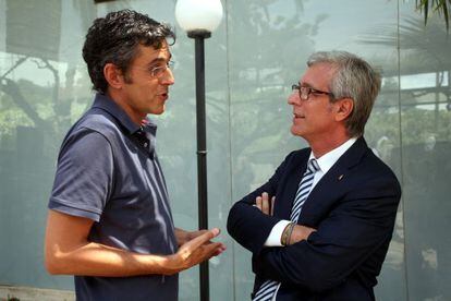 Eduardo Madina conversa con Josep Félix Ballesteros en Tarragona.