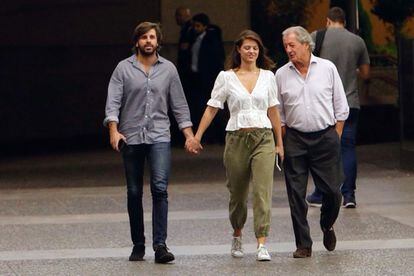 Phillippe Junot, Isabelle Junot y Álvaro Falcó, por las calles de Madrid en 2018.