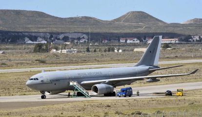 El avión de la Royal Air Force mandado por Reino Unido para ayudar a rescatar el submarino argentino ARA San Juan, este miércoles 22 de noviembre de 2017