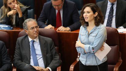 La presidenta de la Comunidad, Isabel Díaz Ayuso, en una sesión plenaria en la Asamblea de Madrid.