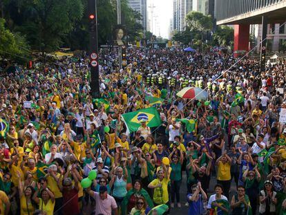 Protesta el domingo en São Paulo contra la decisión del Supremo de excarcelar a 5.000 presos incluido Lula.