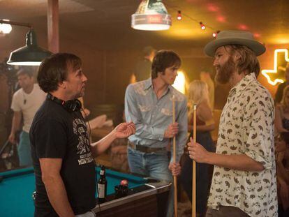 Richard Linklater (izquierda) en el rodaje de &#039;Todos queremos algo&#039;.