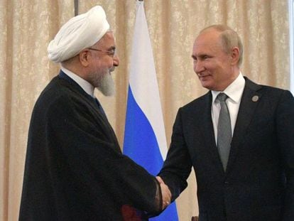 Rouhani y Putin se saludan este viernes. En vídeo, las imágenes con las que EE UU acusa a Irán del ataque a los barcos.