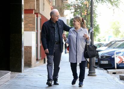 El exalcalde de Caracas Antonio Ledezma pasea por el centro de Madrid acompañado de su esposa Mitzy Capriles
