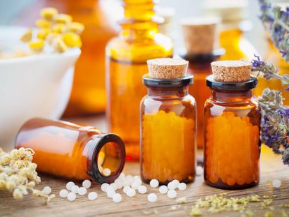 La homeopatía, la acupuntura y el reiki, bajo la lupa de los científicos y Sanidad