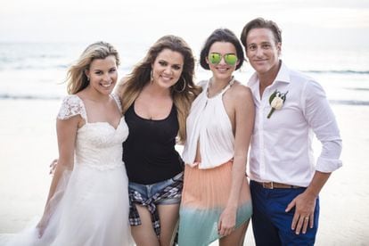 Khloé Kardashian y Kendall Jenner coincidieron con Jenny y Gareth el día de su boda, en una playa de Tailandia. Las hermanas se encontraban grabando un capítulo de 'Keeping up with the Kardashians!' y, tras la ceremonia, se acercaron a saludar a los novios durante la sesión de fotografías.