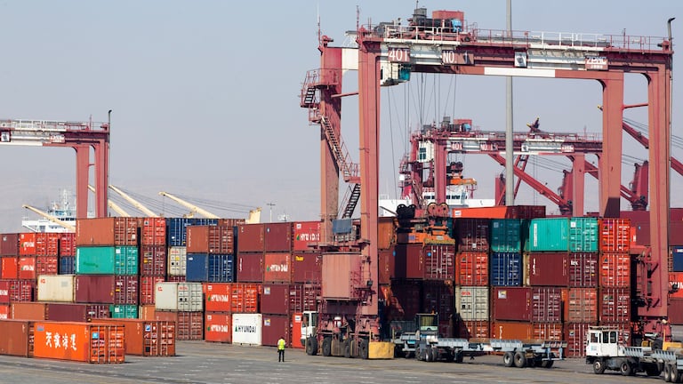 Contenedores en el puerto iraní de Shahid Rajai, en febrero de 2016.