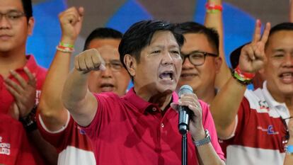 Ferdinand Bongbong Marcos Jr., hijo del dictador de Filipinas, el 13 de abril durante un acto electoral previo a las elecciones que le han llevado a la presidencia de su país.