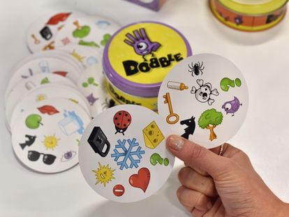 El juego de cartas Dobble, galardonado en percepción visual durante la Feria del Juguete en Olympia, el 21 de enero de 2020 en Londres, Inglaterra.