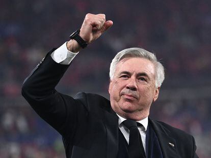 Carlo Ancelotti celebra la victoria en la final de la Champions de 2022.