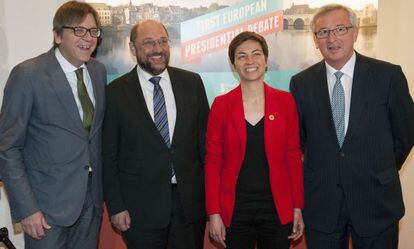 Guy Verhofstadt (liberal), Martin Schulz (Partido Socialista Europeo), Ska Keller (Los Verdes) y Jean-Claude Juncker (Partido Popular Europeo), candidatos a presidir la Comisión, este lunes en Maastricht (Holanda).