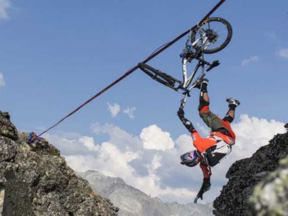 Equilibrio a dos ruedas sobre los Alpes