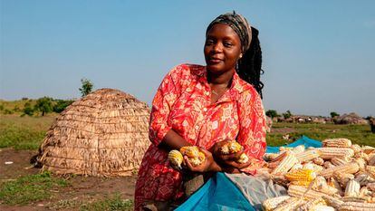 La chef de Sierra Leona Fatmata Binta es la ganadora del Basque Culinary World Prize 2022 por su trabajo de divulgación y desarrollo de la cultura culinaria de la mayor tribu nómada de África. Con Dine on a mat, un restaurante nómada, ha dado a conocer en varios países las formas de comer de la comunidad Fulani, de la que se han beneficiado más de 300 familias de 12 comunidades y cuatro regiones de Ghana.
