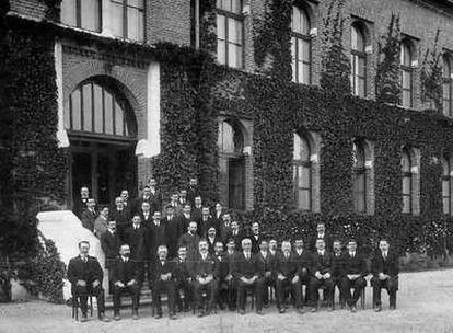 Personal de la planta de Solvay en Torrelavega (Cantabria), en 1912.