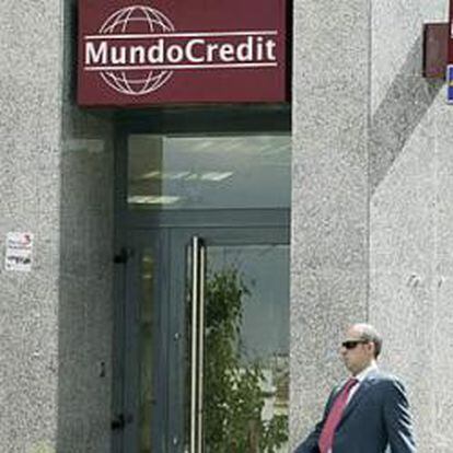 Popular da carpetazo a la banca para inmigrantes al cerrar Mundocredit