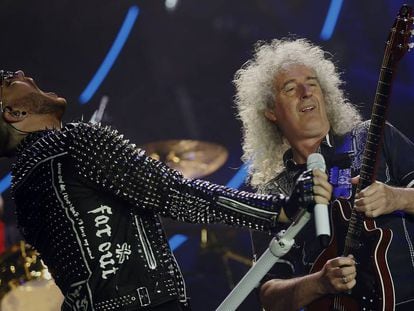 Adam Lambert y Brian May, en el concierto anoche de Queen en Barcelona