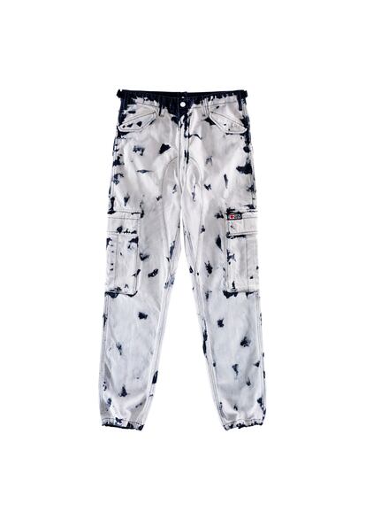 Pantalones (79,99 euros).