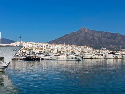 Vista de Marbella desde Puerto Banús.