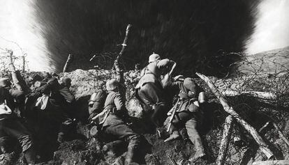Soldats alemanys en una trinxera, durant la Primera Guerra Mundial.