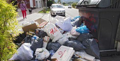 Basura amontonada este miércoles en las calles de Lugo