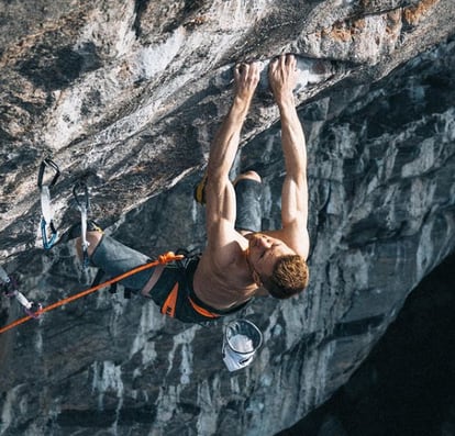 El austriaco Jakob Schubert, ascendiendo el Project BIG, en una imagen extraída de su Instagram.