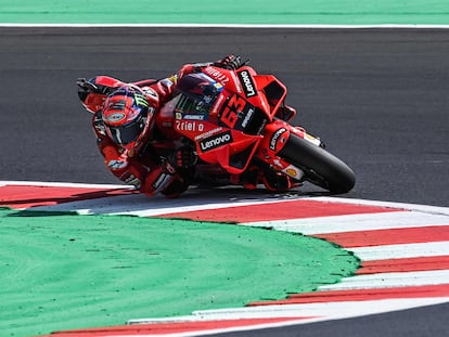 Pecco Bagnaia, con la Ducati, en los entrenamientos de este fin de semana en el GP de San Marino.