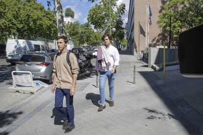 Felipe Marichalar, de 19 años, camino del primer día de universidad.