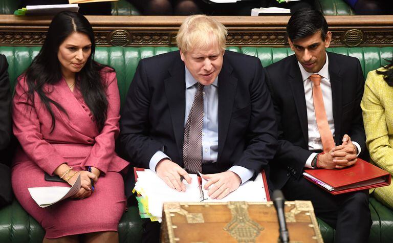 El primer ministro del Reino Unido, Boris Johnson, en la Cámara de los Comunes durante una sesión de control