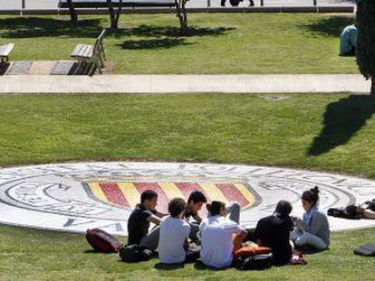 Estudiante en el campus de la Universidad Politécnica de Valencia.