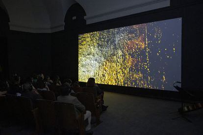 
El Museo del Prado albergará hasta el próximo 4 de septiembre la obra de Philippe Parreno La Quinta del Sordo, una película de 40 minutos en la que se juega a recrear la desaparecida finca de Goya donde creó las pinturas negras. 