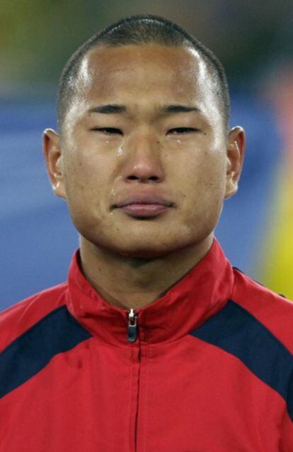 La estrella de Corea del Norte, Jong Tae-se, llora emocionado al escuchar el himno de su país