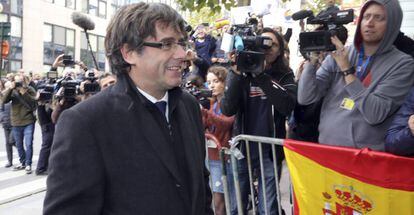 Carles Puigdemont llega este martes a una rueda de prensa en Bruselas. 