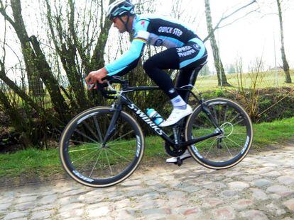 Boonen, sobre el pavés de la clásica.