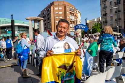 Marino Gutiérrez este jueves en el acto de inicio de campaña del Partido Popular, en la plaza de Felipe II de Madrid.