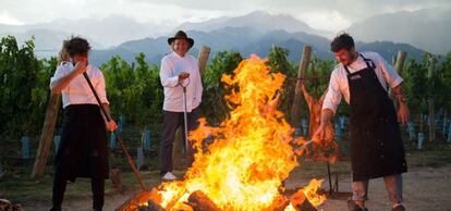 El famoso chef Francis Mallmann y su cocina a fuego abierto, heredera de la tradición gaucha.
