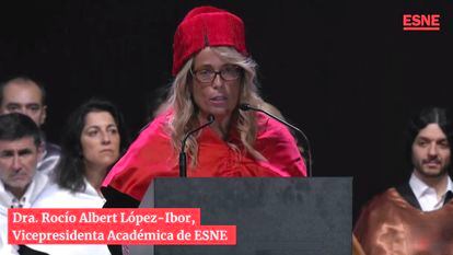 La hoy viceconsejera Rocío Albert López-Ibor en el acto de graduación de los alumnos de ESNE de 2019.